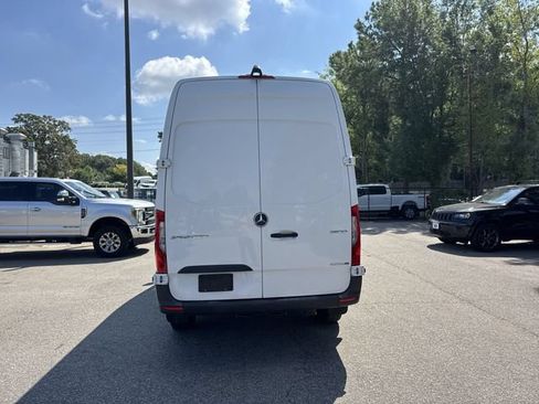 Used 2022 Mercedes-Benz Sprinter 2500 image 7