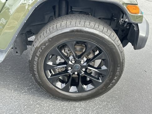 Used 2024 Jeep Wrangler Sahara image 15