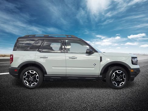 Used 2024 Ford Bronco Sport Outer Banks w/ Tech Package image 21