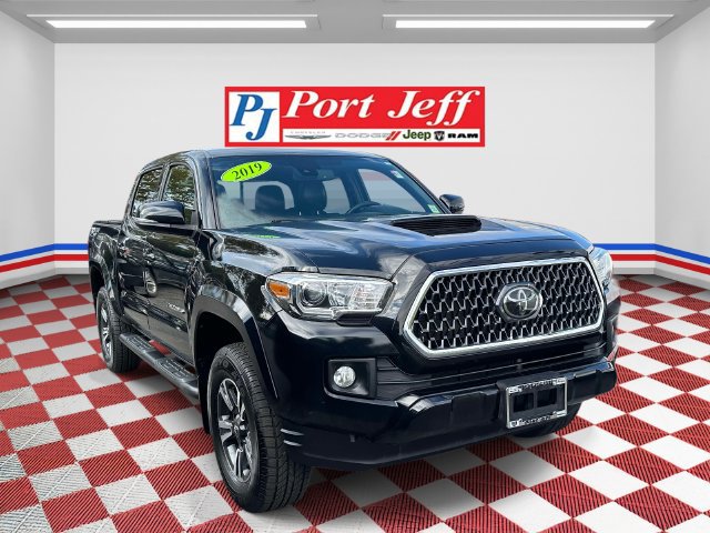 Used 2019 Toyota Tacoma TRD Sport AWD/4WD image 2