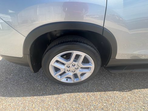 Used 2025 Honda Passport EX-L image 11