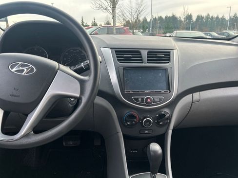 Used 2012 Hyundai Accent GLS image 23