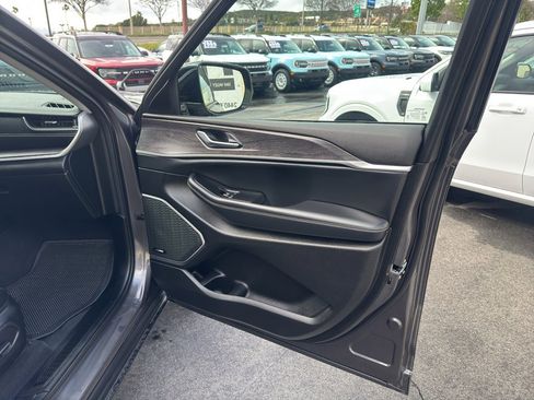 Used 2023 Jeep Grand Cherokee L Limited w/ Trailer Tow Group (B) image 28