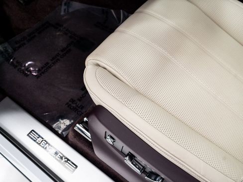 Certified 2023 Bentley Bentayga Extended Wheelbase image 12