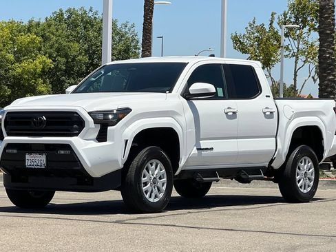Used 2025 Toyota Tacoma SR5 w/ SR5 Upgrade Package AWD/4WD image 10