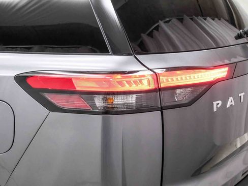 Used 2022 Nissan Pathfinder SV FWD image 7