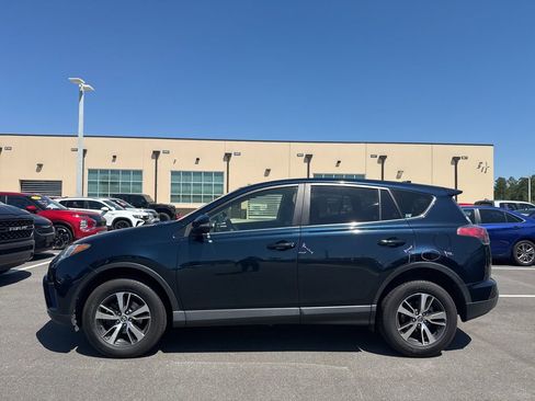 Used 2018 Toyota RAV4 XLE image 4