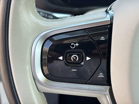Certified 2025 Volvo XC60 B5 Ultra AWD/4WD image 17