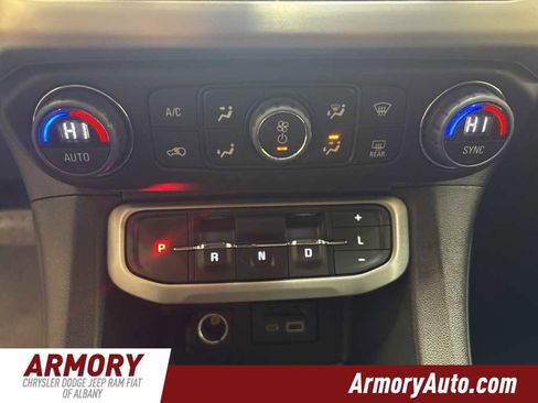 Used 2023 GMC Acadia SLT image 20