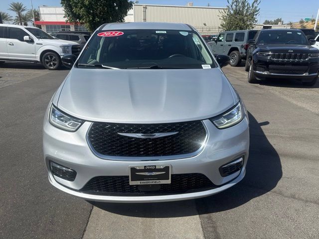 Used 2024 Chrysler Pacifica Touring-L FWD image 9