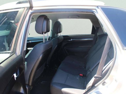 Used 2013 Kia Sorento LX FWD image 5