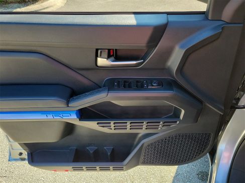 Used 2025 Toyota Tacoma TRD Off-Road image 13