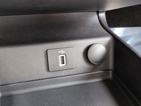 Used 2018 Ford Fusion SE w/ Fusion SE Technology Package image 29