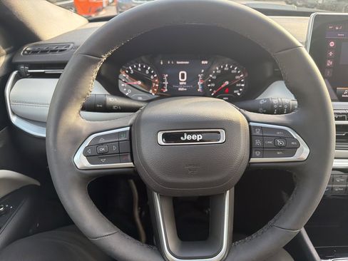 Certified 2024 Jeep Compass Limited w/ Sun and Sound Group image 9