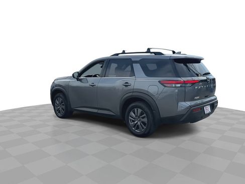 Used 2024 Nissan Pathfinder SV FWD image 7