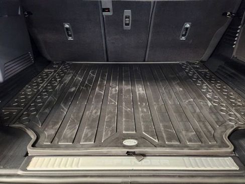 New 2026 Land Rover Defender 110 OCTA image 33