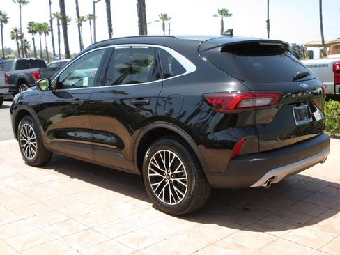 Certified 2025 Ford Escape SE FWD image 2