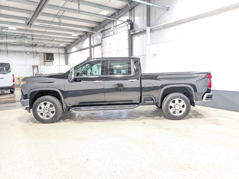 Used 2020 Chevrolet Silverado 2500 LTZ w/ LTZ Premium Package AWD/4WD image 6