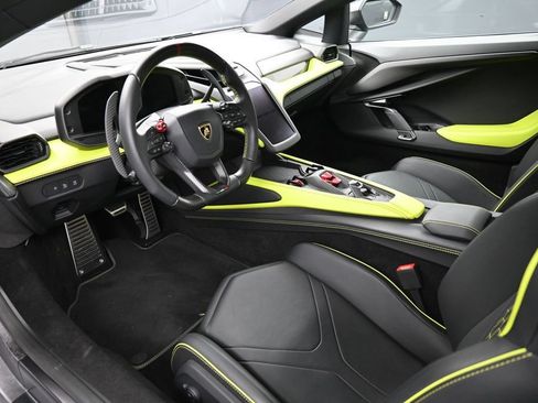 Used 2024 Lamborghini Revuelto AWD/4WD image 4