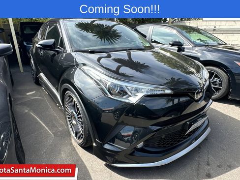 Used 2019 Toyota C-HR Limited FWD image 1