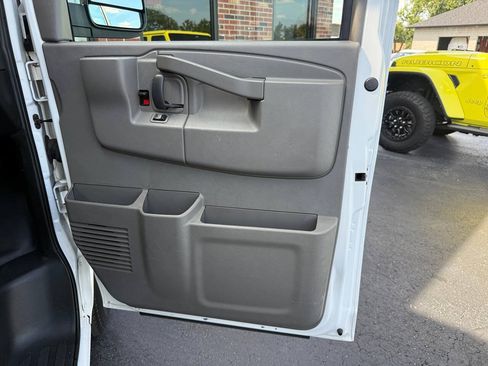 Used 2020 Chevrolet Express 2500 w/ Driver Convenience Package RWD image 19