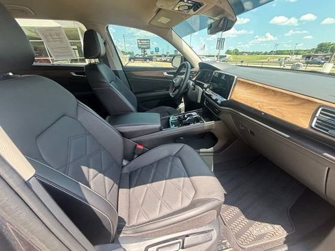 Used 2024 Volkswagen Atlas SE FWD image 16