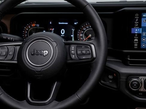 Used 2025 Jeep Wrangler Unlimited Rubicon w/ Technology Group image 55