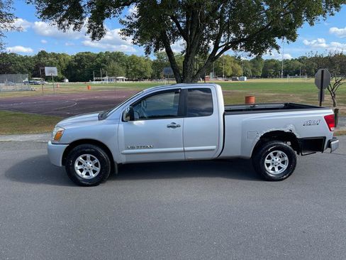 Used 2005 Nissan Titan SE image 24