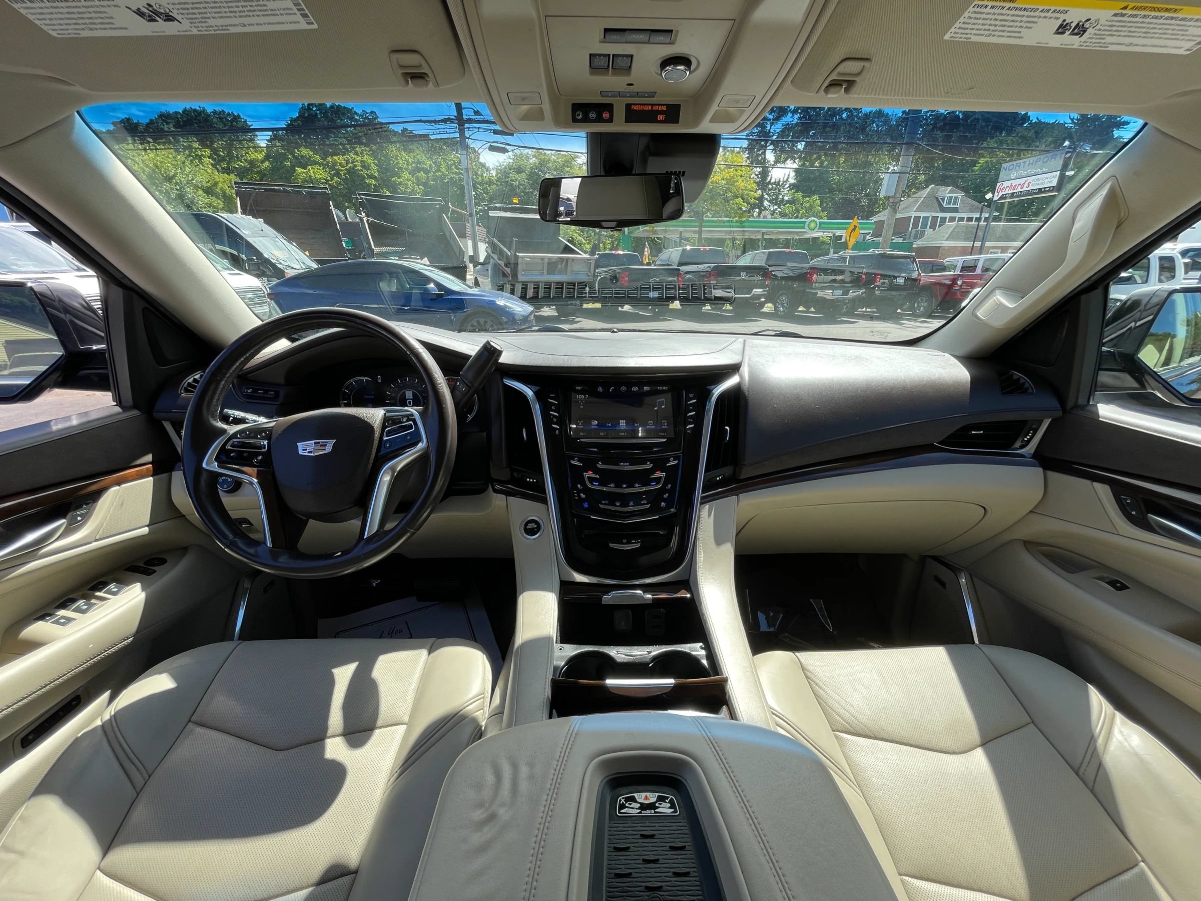 Used 2017 Cadillac Escalade Premium Luxury AWD/4WD image 22