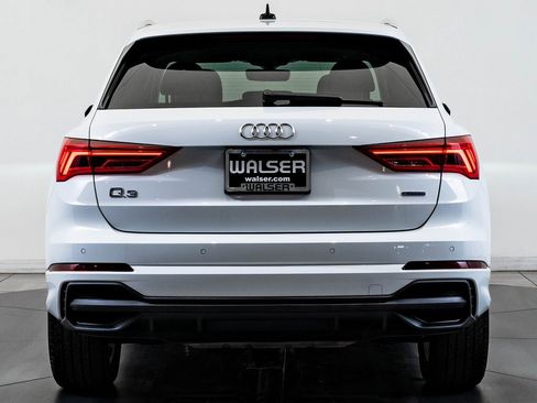 Certified 2025 Audi Q3 2.0T Premium Plus w/ Premium Plus Package image 7