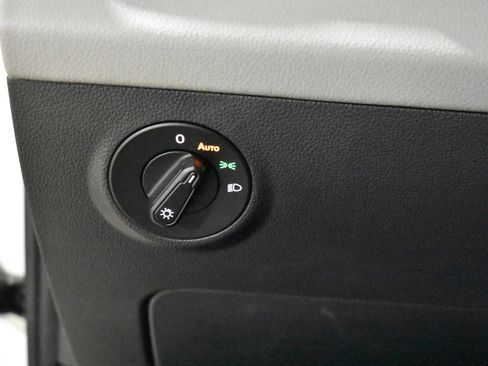 Used 2022 Volkswagen Taos SE image 19