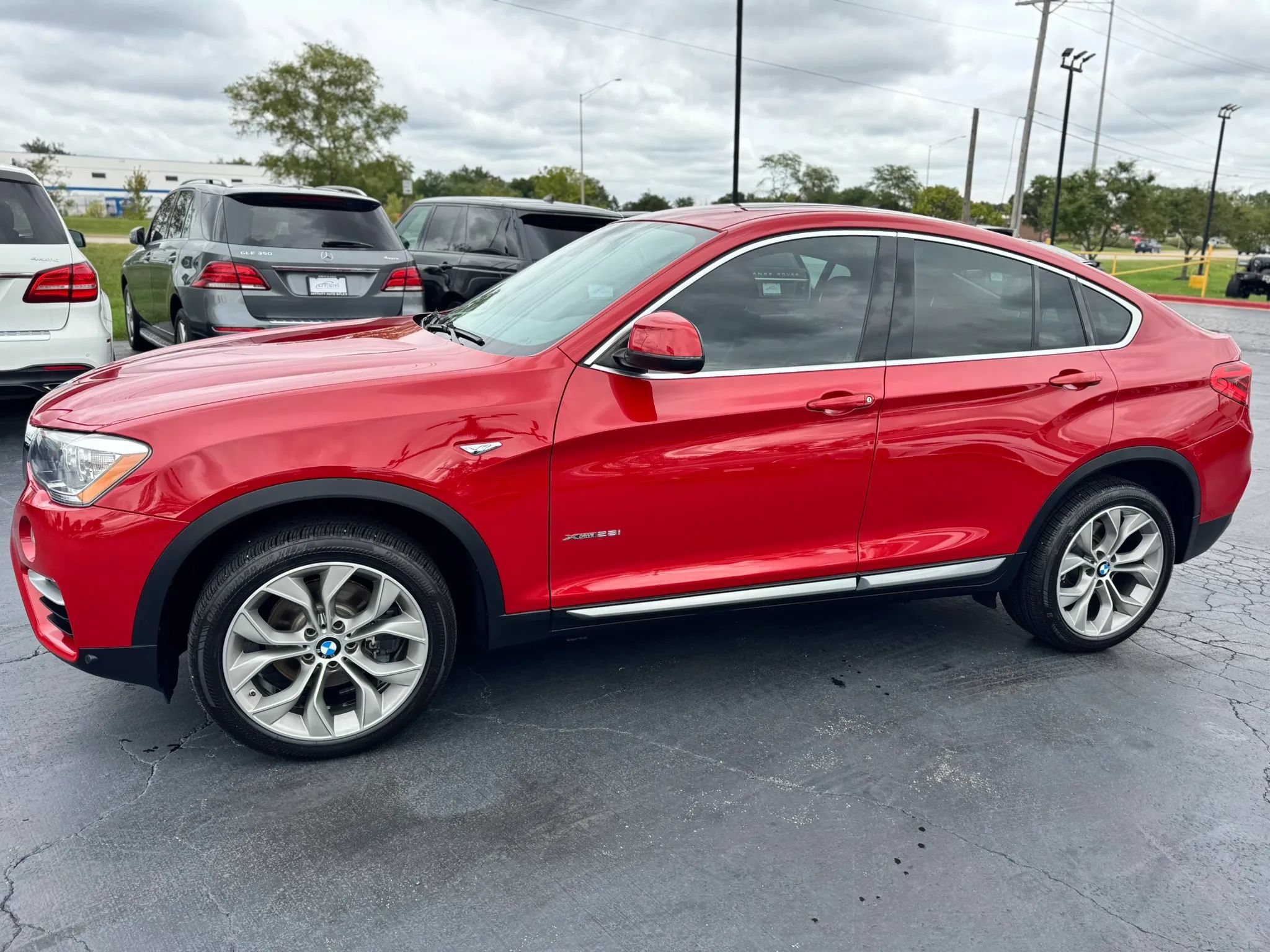 Used 2018 BMW X4 xDrive28i AWD/4WD image 2