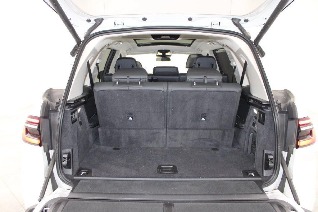 Used 2025 BMW X7 xDrive40i AWD/4WD image 13