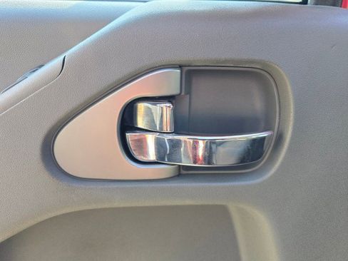 Used 2021 Nissan Frontier SV image 25