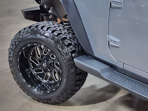 Used 2015 Jeep Wrangler Unlimited Sahara w/ Max Tow Package AWD/4WD image 23