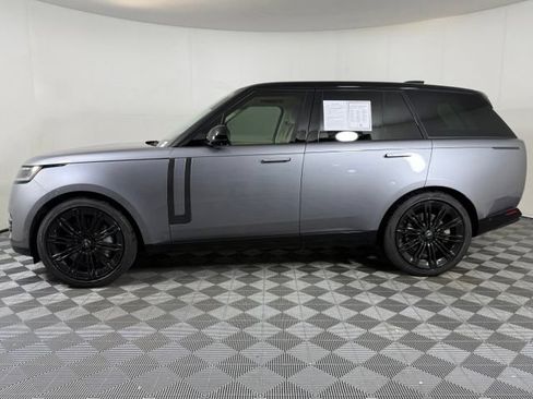 Used 2024 Land Rover Range Rover SE AWD/4WD image 3