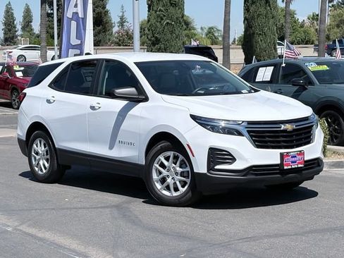Used 2023 Chevrolet Equinox LS w/ LS Convenience Package FWD image 2