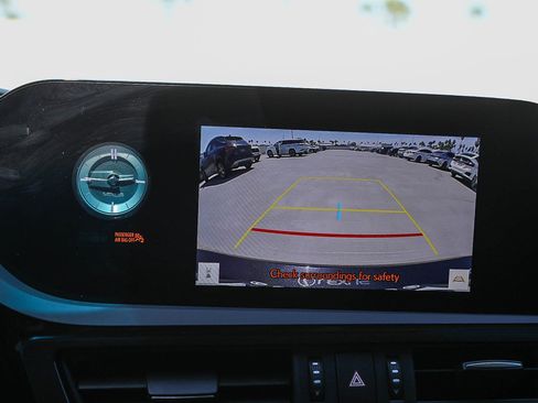 Used 2025 Lexus ES 300h w/ Premium Package FWD image 23