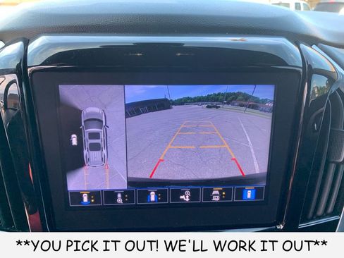 Used 2023 Chevrolet Traverse LT FWD image 19