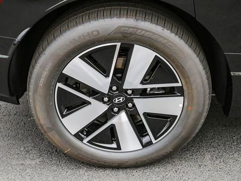 New 2026 Hyundai Ioniq 9 SEL image 11