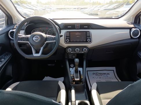 Used 2022 Nissan Versa SV image 10