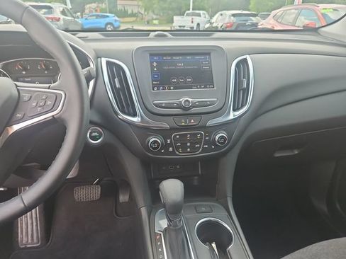 Used 2024 Chevrolet Equinox LT FWD image 18