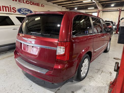 Used 2015 Chrysler Town & Country Touring w/ Driver Convenience Group image 7