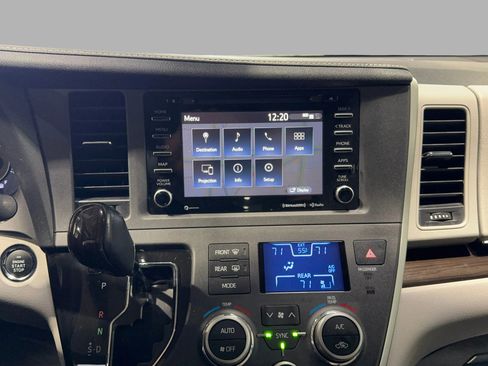 Used 2020 Toyota Sienna XLE image 39