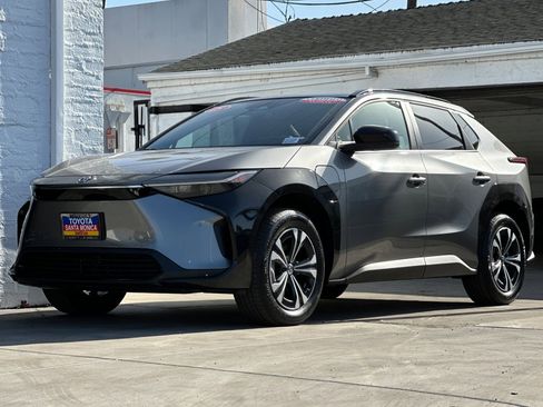 Used 2025 Toyota bZ4X FWD image 8