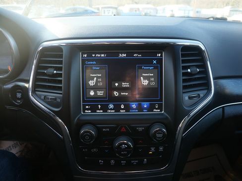 Used 2018 Jeep Grand Cherokee Limited image 14