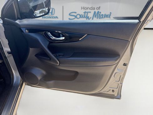 Used 2017 Nissan Rogue Sport SV image 33