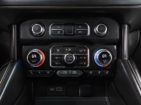 Used 2022 GMC Yukon AT4 w/ Technology Package AWD/4WD image 15