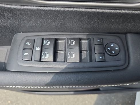 New 2026 Chrysler Voyager LX image 30