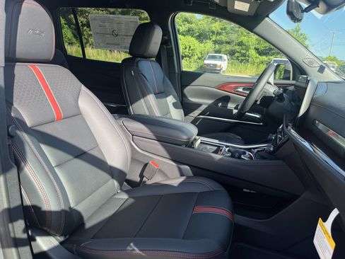 New 2026 Chevrolet Traverse RS w/ LPO, Floor Liner Package FWD image 27